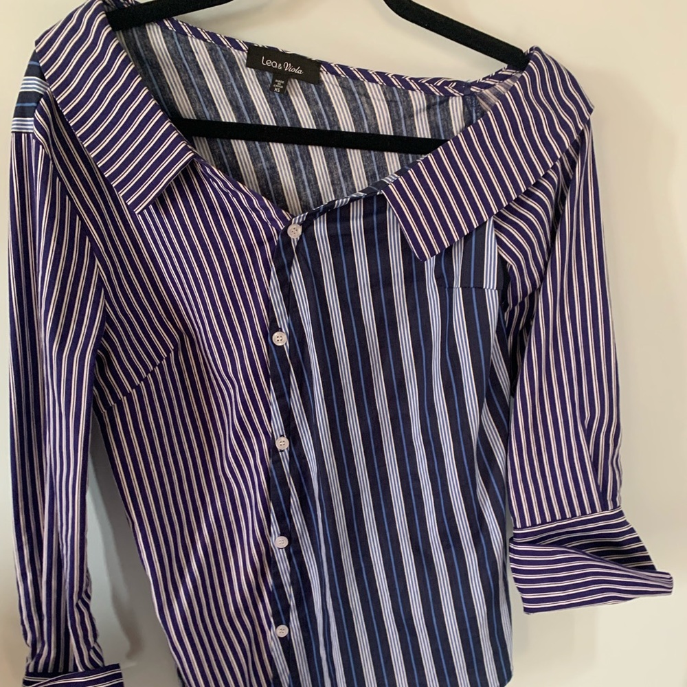 Cotton shirt.one shoulder lower. Beautiful pattern of blues. Perfect with jeans